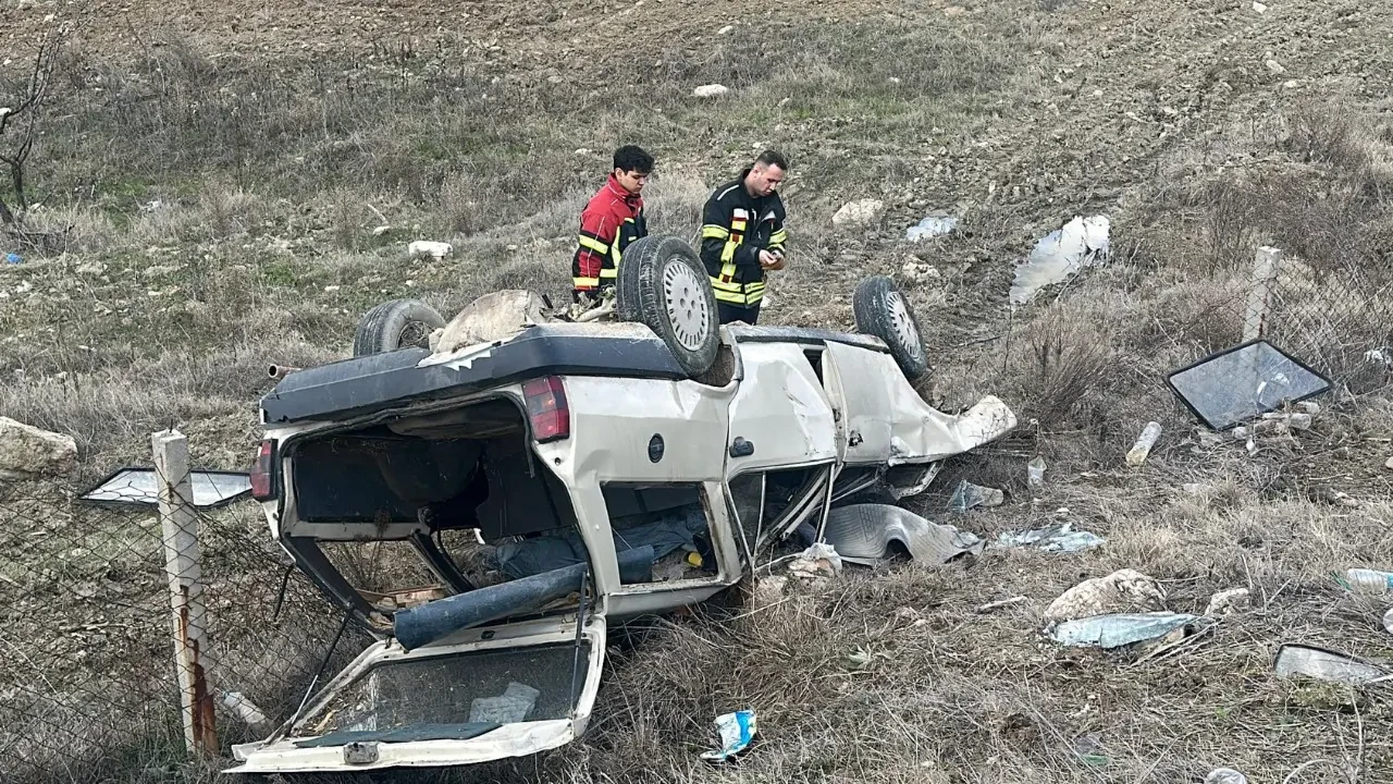 Uşak’ta takla atan otomobil: Sürücü ağır yaralandı 4