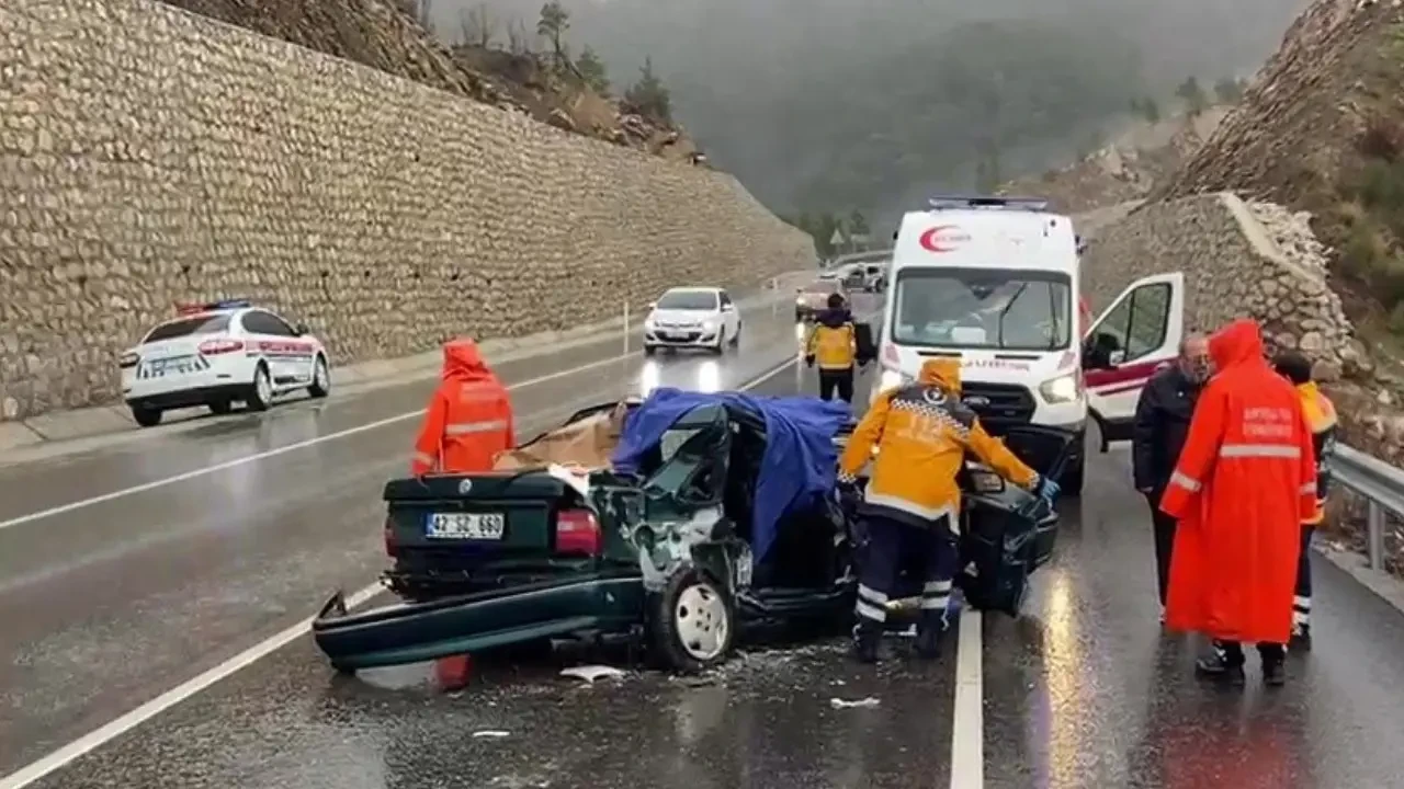 Antalya’da peş peşe trafik kazası: 5 yaralı 4