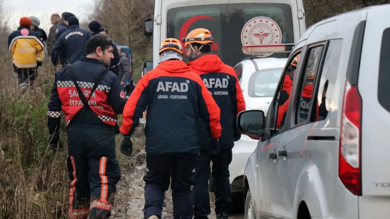 Ferizli'de balıkçının ağlarına takılan ceset kayıp gence ait çıktı 5