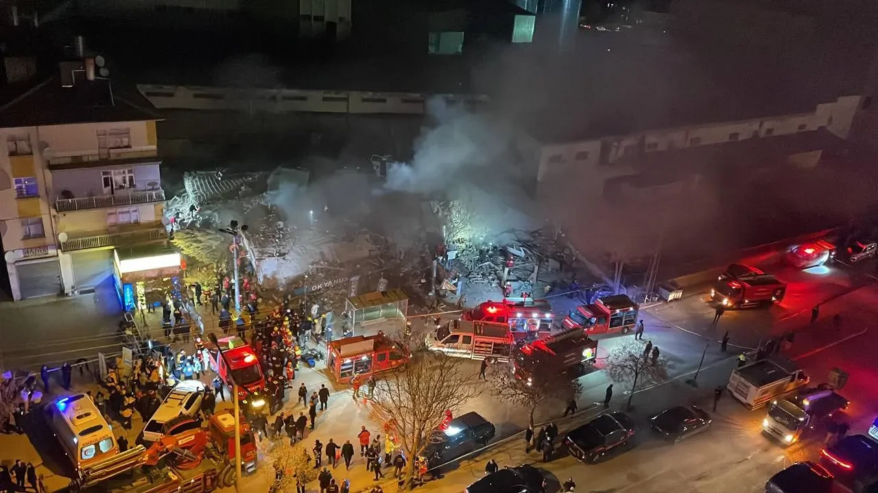 Konya'da iki kişinin canına mal olan bina neden çöktü? Kolon kesme iddiaları 2