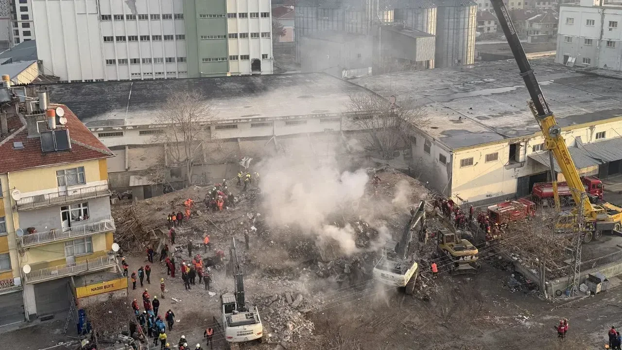 Konya'da iki kişinin canına mal olan bina neden çöktü? Kolon kesme iddiaları 4