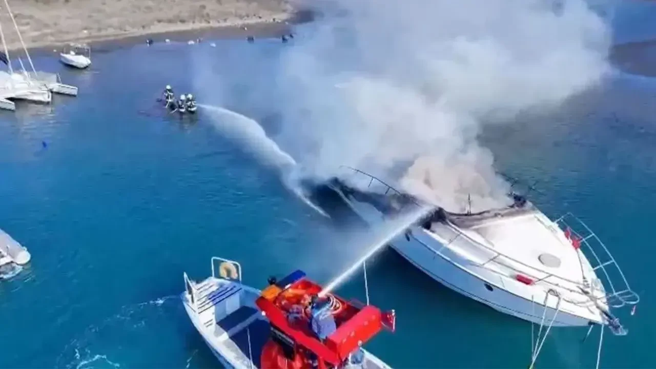 Muğla'da marinada korkutan yangın: Motoryat cayır cayır yandı 4