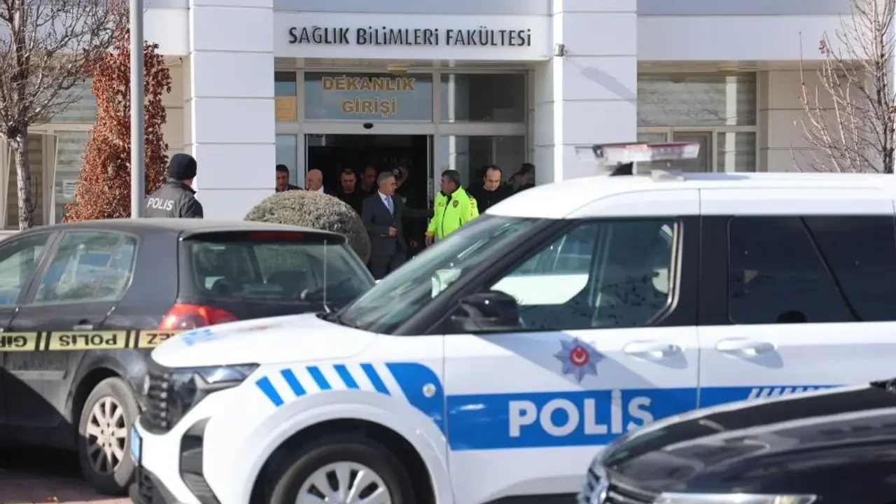 Selçuk Üniversitesi'nde kanlı saldırı: Dekan yardımcısı vuruldu, saldırgan intihara teşebbüs etti 5