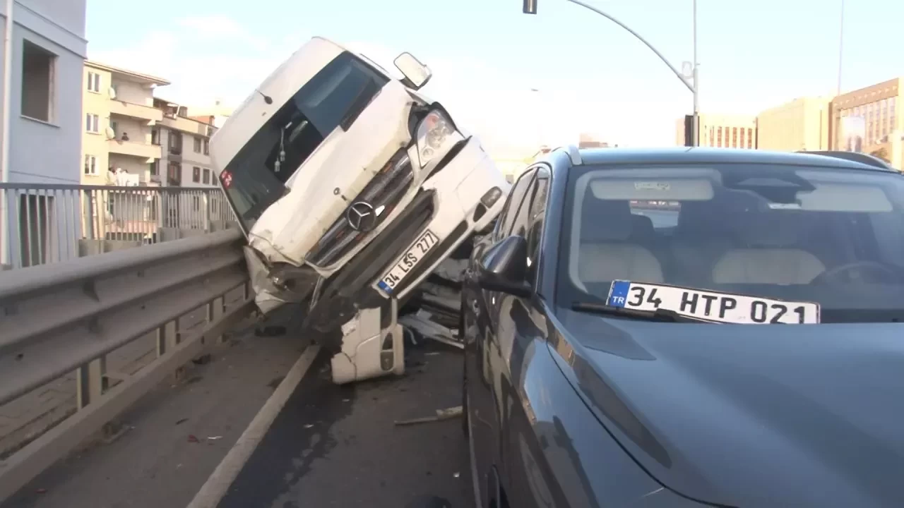 Maltepe'de Feci Zincirleme Kaza! 7 Araç Birbirine Girdi