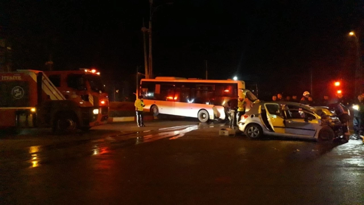 Malatya'da Öldüren Kaza! Otobüs ile Otomobil Çarpıştı 1 Kişi Hayatını Kaybetti