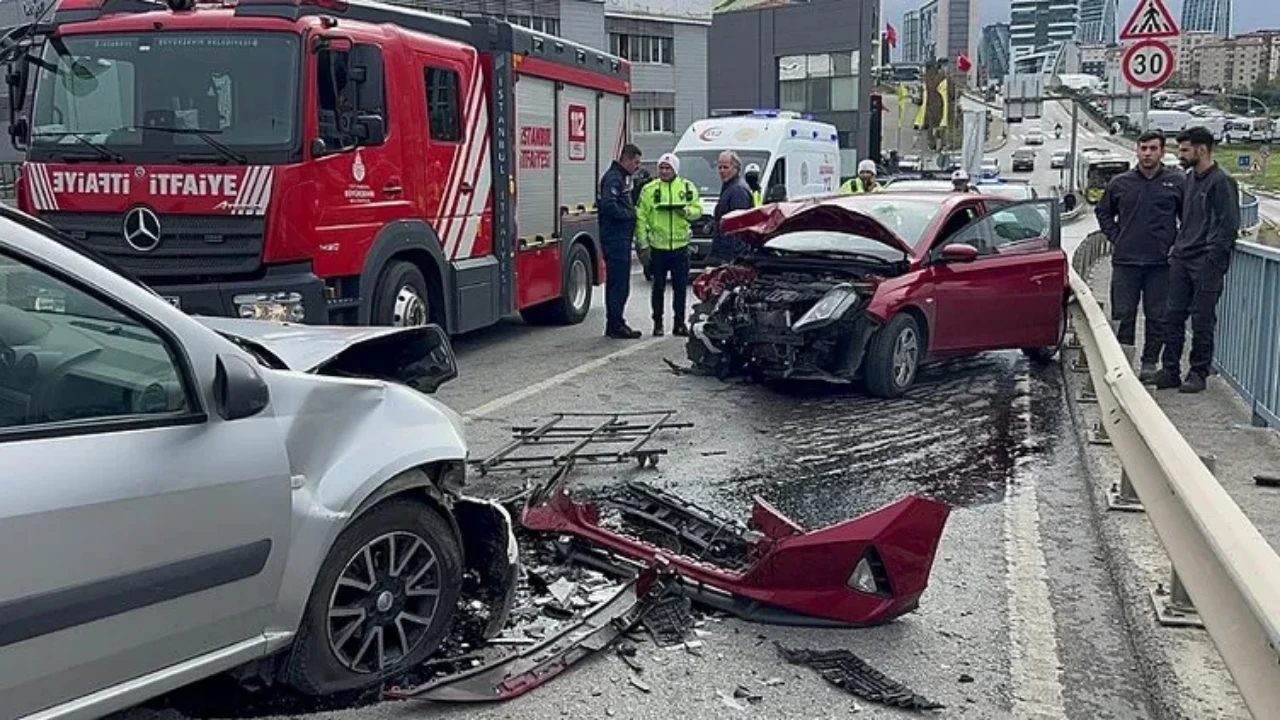 Maltepe’de Korkutan Kaza! 5 Yaralı!