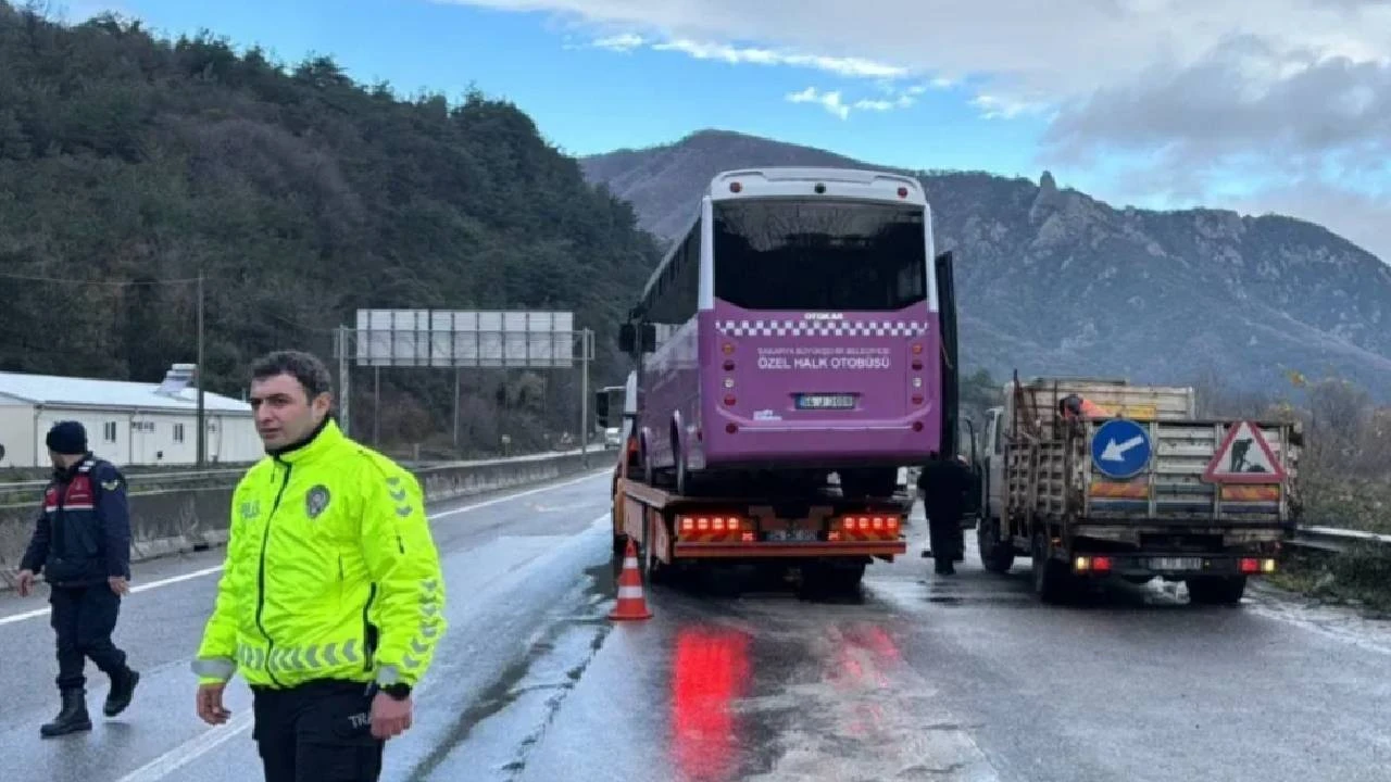 Sakarya Geyve'de Zincirleme Trafik Kazası! 15 Yaralı