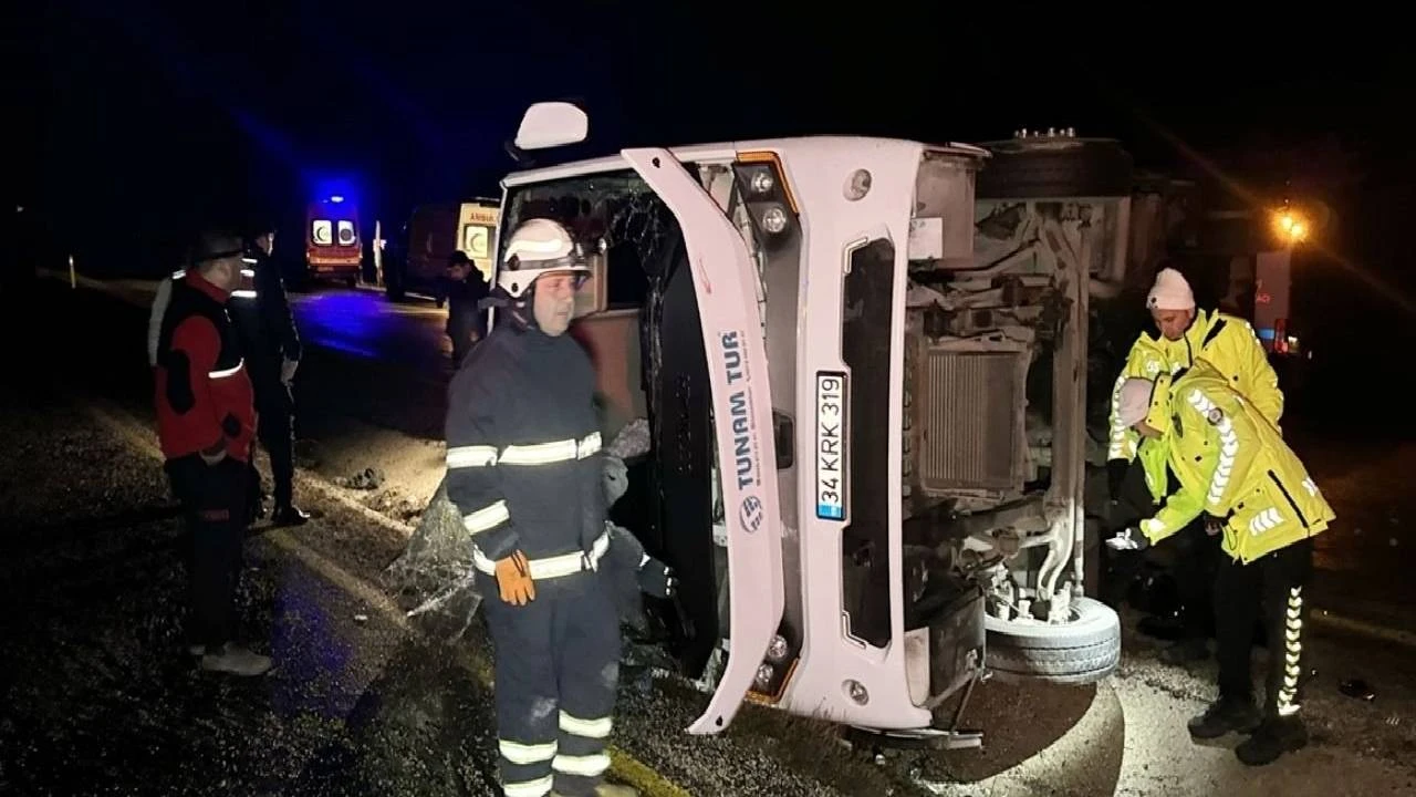 Cenazeye Gidiyorlardı! Kastamonu'da Midibüs Devrildi, 1 Kişi Hayatını Kaybetti 23 Yaralı Var