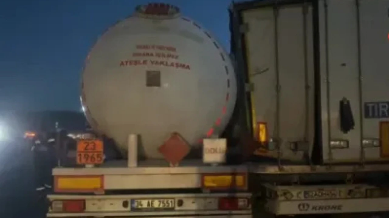 Korkutan Kaza! LPG Yüklü Tanker Tıra Çarptı