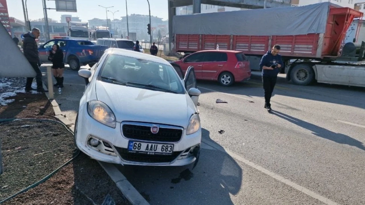 Aksaray’da Kaza! 1’i Çocuk, 2 Kişi Yaralandı