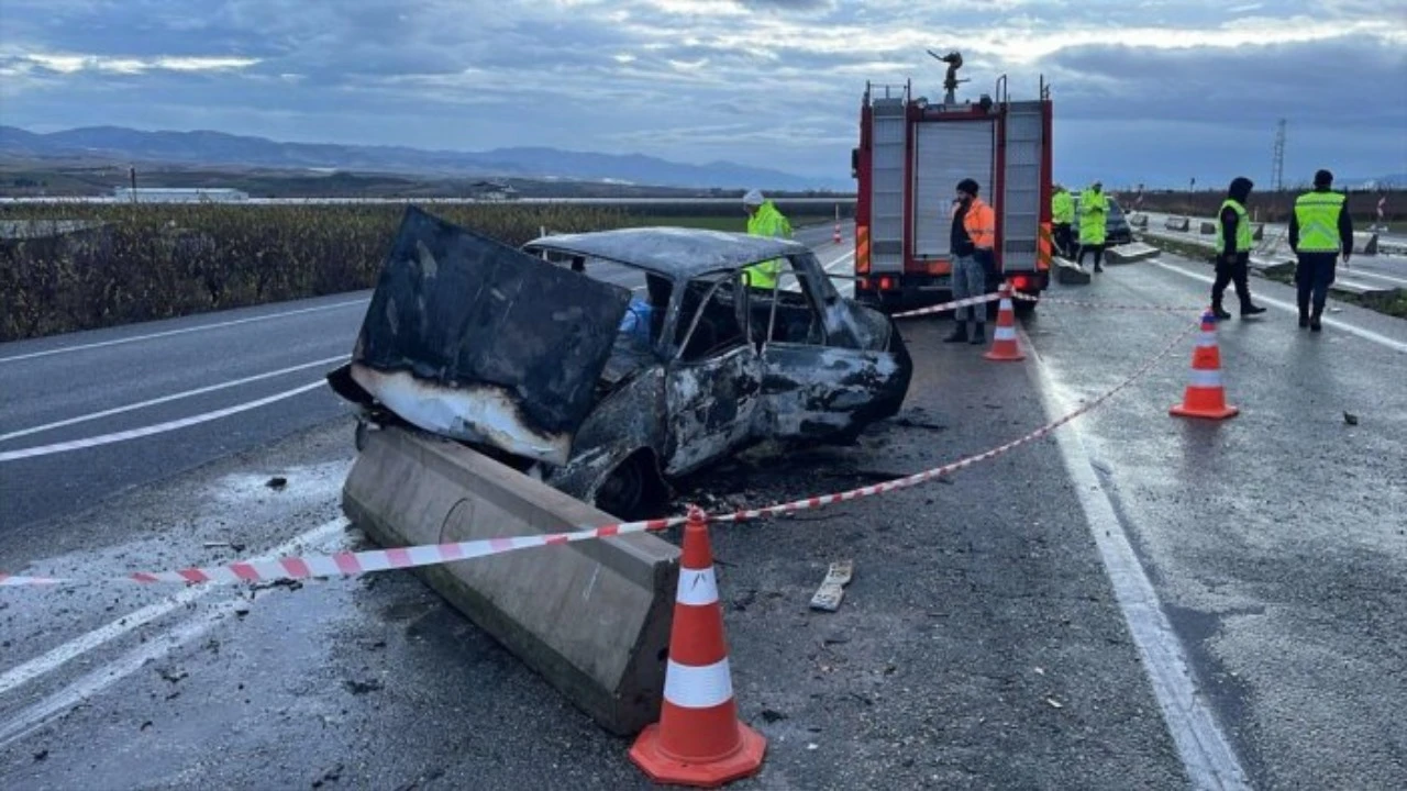 Manisa'da feci kaza: Yanan otomobilde yaşlı çift hayatını kaybetti