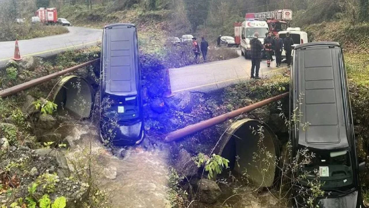 Sakarya Sapanca’da Trafik Kazası! Minibüs Dere Yatağına Uçtu, 3 Yaralı