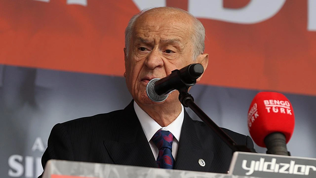 Devlet Bahçeli Kimdir? Hayatı ve Siyasi Kariyeri