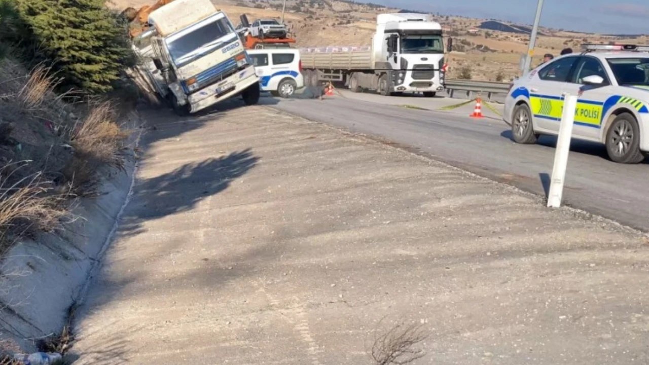 Burdur’da Trafik Kazası! 1’i Polis 6 Yaralı, Facia Kıl Payı Atlatıldı