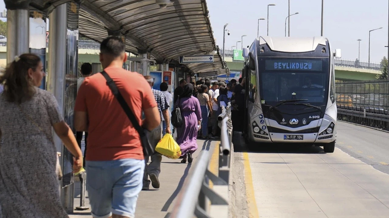 İstanbul'da toplu ulaşıma zam geliyor: 13 Ocak'tan itibaren yeni ücret tarifesi uygulanacak