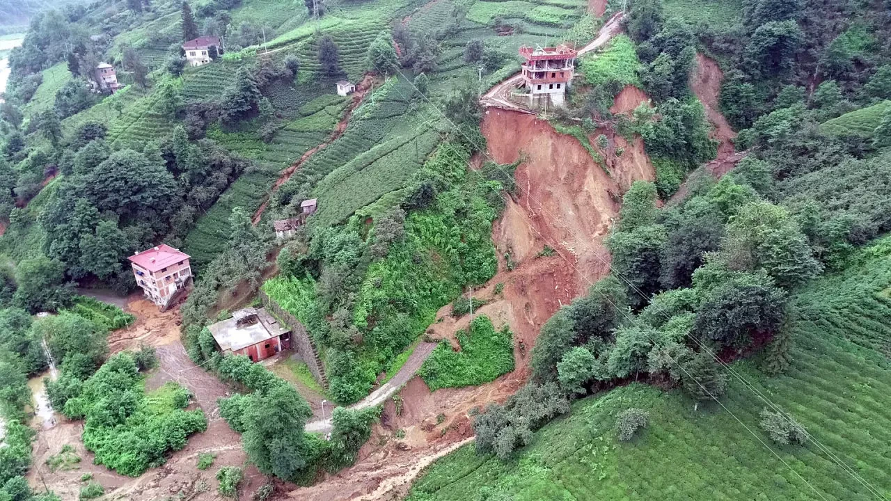 Doğu Karadeniz'de artan heyelanlara Jeoloji Mühendisi Bektaş'tan uyarı: Deprem sahili her an depremle karşılaşabilir