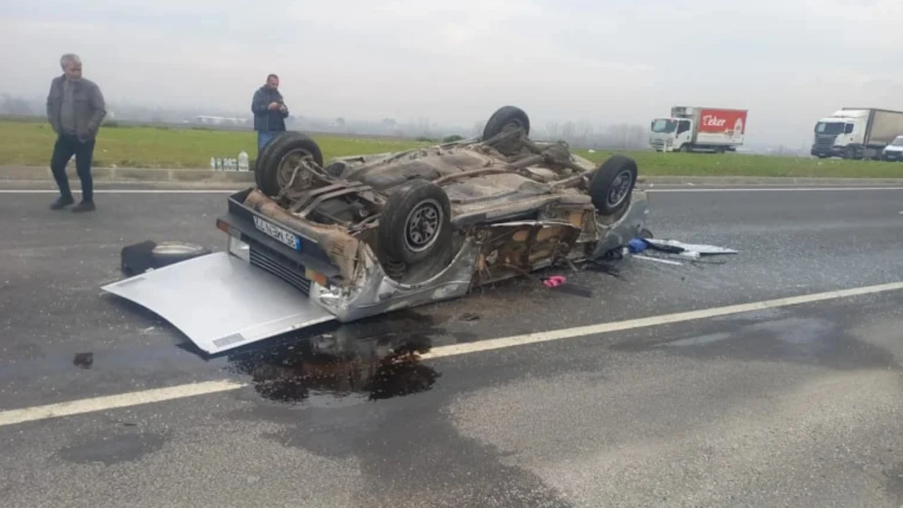 Manisa'da otomobil ve minibüs birbirine girdi: 3 yaralı