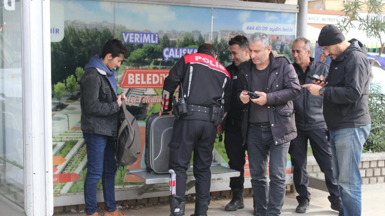 Efeler’de şüpheli valiz alarmı: Yemek yemeye giden öğrenci panik yarattı