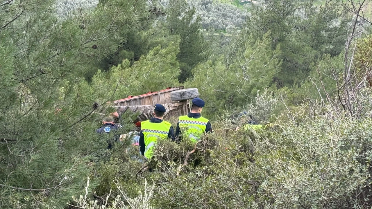 Bursa İznik’te traktör şarampole devrildi: 1 ölü, 1 yaralı