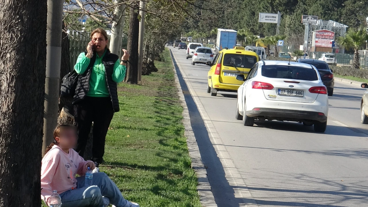 Antalya'da makas atan araç kaza yaptı: Biri çocuk iki yaralı