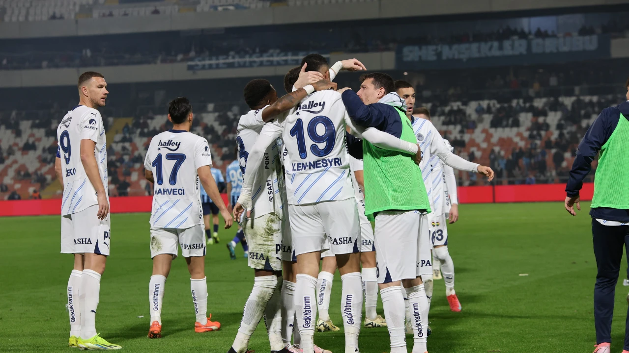 Fenerbahçe, Adana Demirspor'u 4-0'lık farkla geçti: Golcülerin günüydü