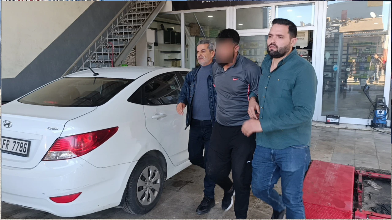 Firariler kaçarken kaza yaptı: Güvenlik kamerası görüntüledi