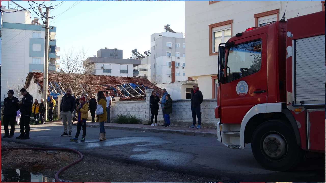 Antalya'da gecekonduda çıkan yangın korku yarattı