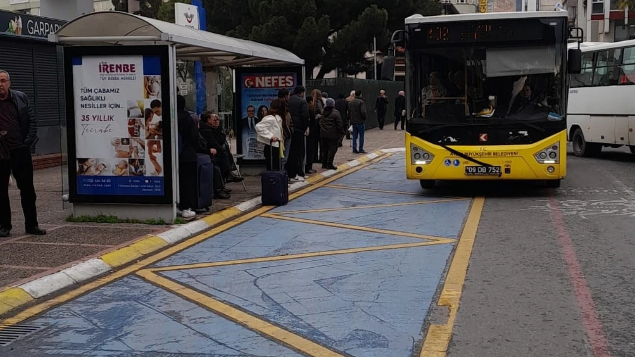 76 kişinin hayatını kaybettiği Kartalkaya için yas: Otobüslere siyah kurdele