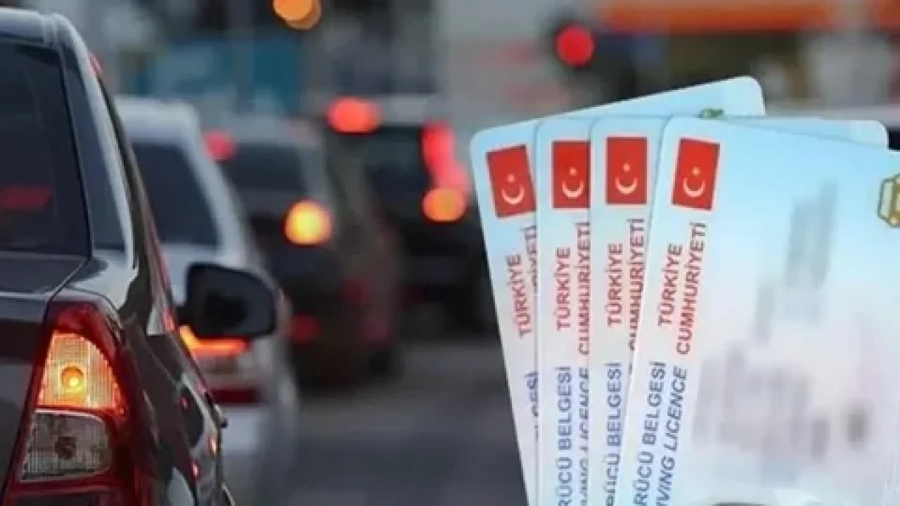 Trafikte yeni düzenlemeler geliyor: Araçtan inenin ehliyeti gidiyor