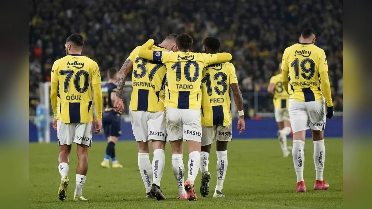 Fenerbahçe'ye derbi öncesi moral: Kasımpaşa Fenerbahçe karşısında 3-1 mağlup oldu