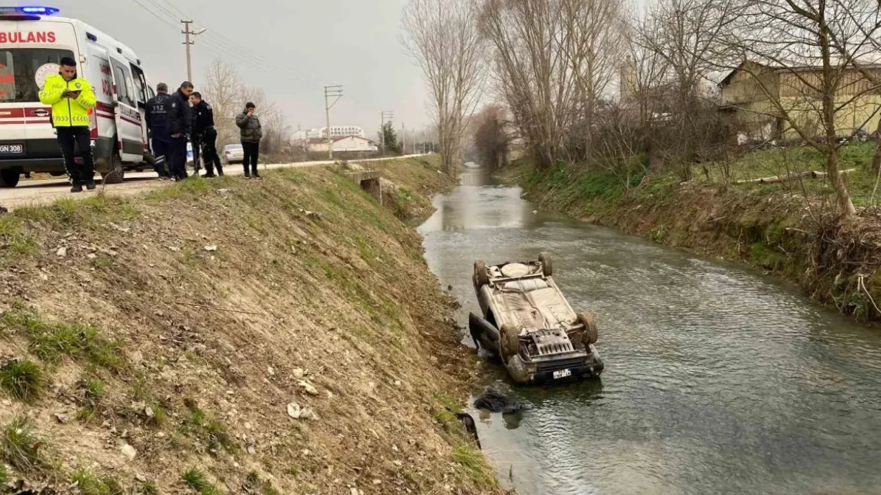 İzmit'te otomobil dereye uçtu: Sürücünün ifadesi şaşırttı