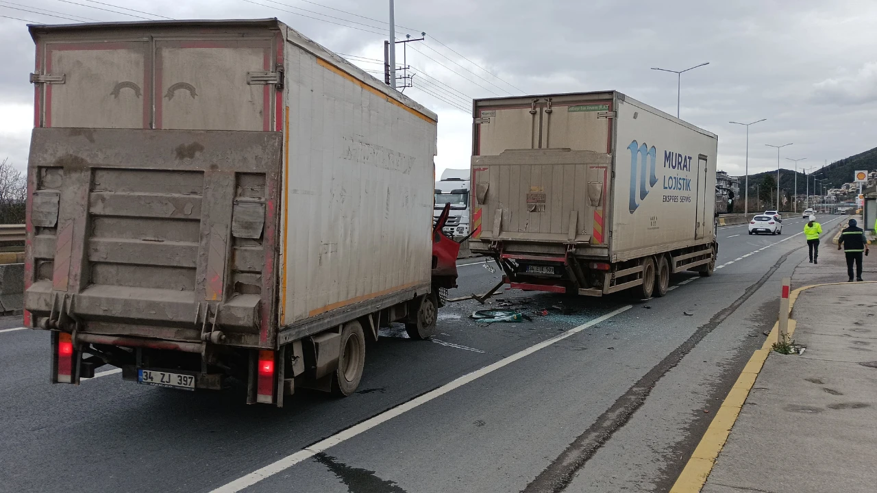 Karmaşa yaratan zincirleme kaza: Karamürsel'de trafik aksadı