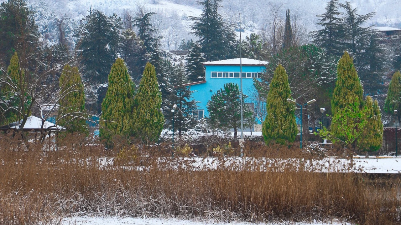 Sapanca Gölü'ndeki su seviyesi 7 santimetre arttı: Beyaz örtü eşliğinde eşsiz manzara