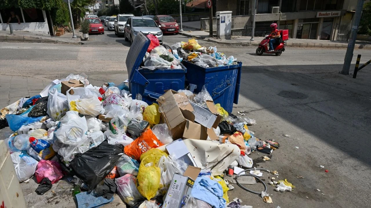 Aydın'da temizlik işçileri işi bıraktı: Sokaklar çöp yığınları ile doldu