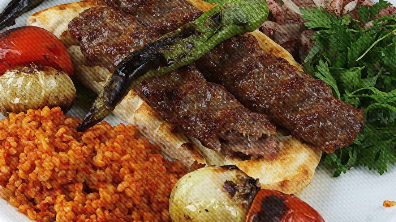 Yine yeni yeniden skandal: Kebap ve köfteden domuz eti çıktı