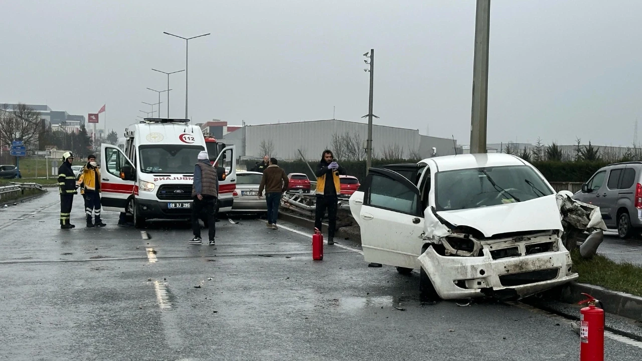 Tekirdağ'da zincirleme kaza: 3 araç çarpıştı, 2'si çocuk 6 kişi yaralandı