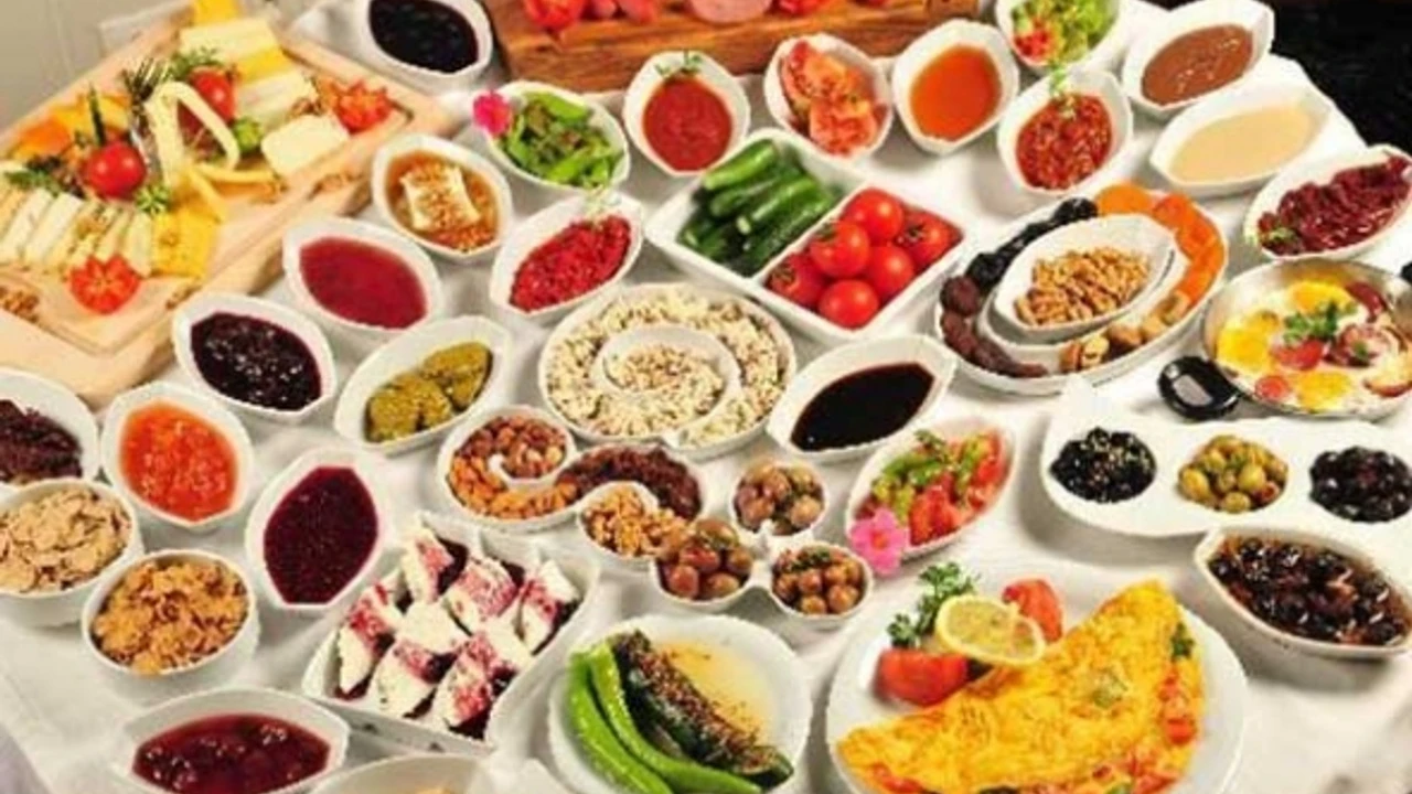 Ramazan boyunca sağlıklı beslenmek için iftar ve sahurda uzak durulması gereken gıdalar