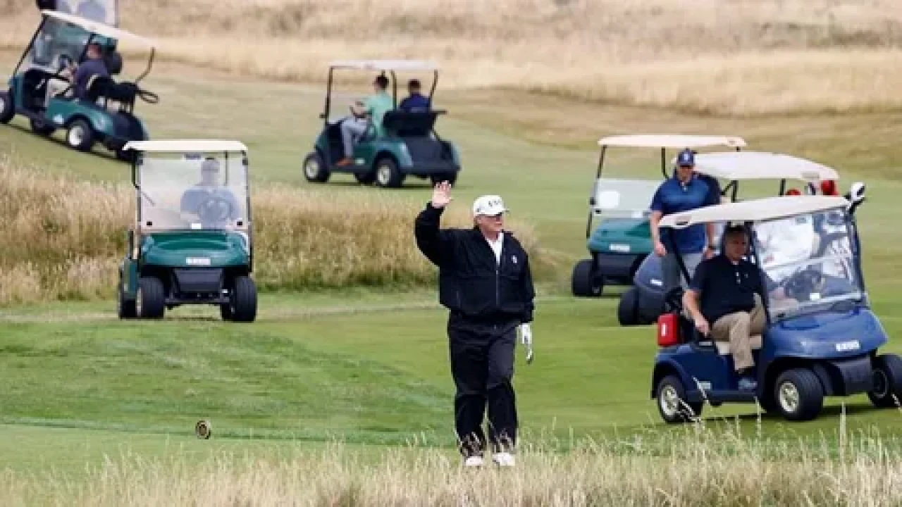 Trump’ın golf kulübünde Filistin yanlısı protesto: “Gazze Satılık Değildir”