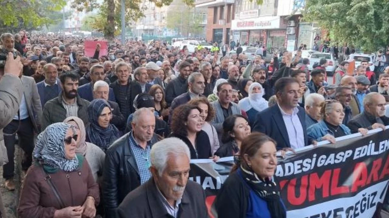 halfetide-kayyum-protestosu-polis-mudahalesi-gundem-yaratti