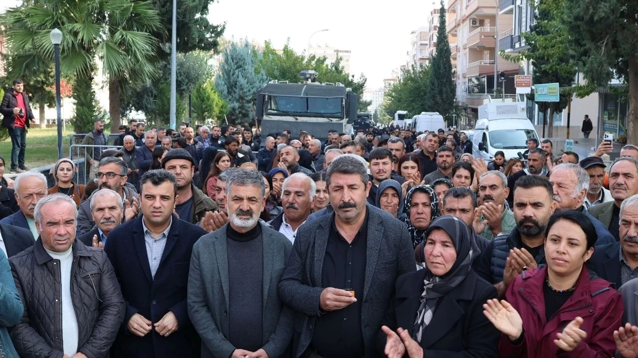 halfetide-kayyum-protestosu-polis-mudahalesi-gundem-yaratti