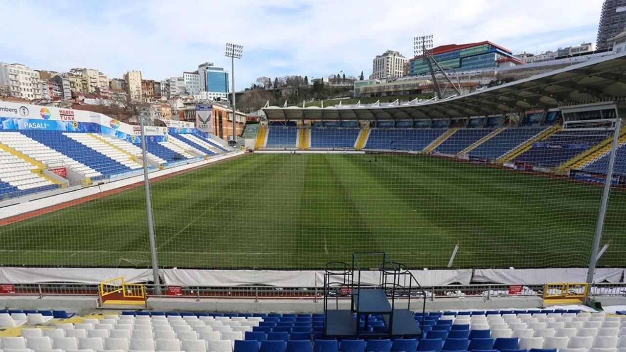 kasimpasa-teknik-direktoru-sami-ugurlu-ile-yollarini-ayirdi-yeni-donem-basliyor