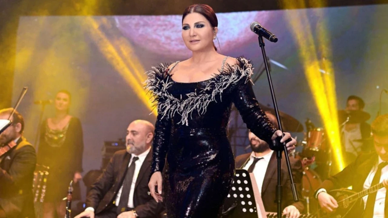 sibel-can-sahnede-talihsiz-anlar-yasadi-hayranlari-saskin