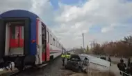 Muş'ta Feci Kaza! Tren Hemzemin Geçitte Kamyonete Çarptı