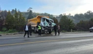 Bodrum’da feci kaza: 2 hafriyat kamyonu çarpıştı, 1’i ağır 2 yaralı