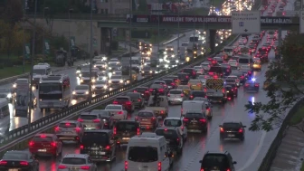 İstanbul’da yılbaşı trafiği başladı: Kentteki trafik oranı %62'ye ulaştı