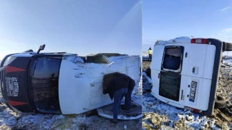 Diyarbakır Çınar'da Trafik Kazası! Servis Minibüsü Tarlaya Yuvarlandı, 11 Yaralı