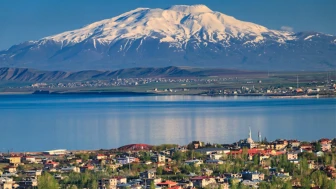 Türkiye'nin En Derin Gölü Van Gölü Nerede? Özellikleri Neler?