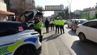 Adana'da yayalara öncelik vermeyen sürücülere ceza yağdı