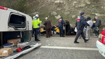 Balıkesir Kepsut'ta dehşet kaza: 2 kişi hayatını yitirdi çok sayıda yaralı var