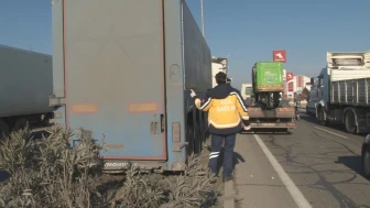 Diyarbakır’da mazot yüklü tanker ile cam yüklü tır çarpıştı: 1 yaralı